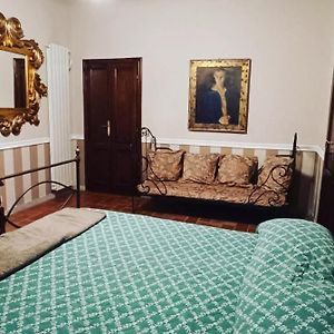 Camera con letto king size